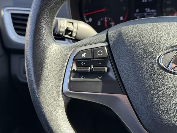 Hyundai Solaris II с пробегом 2019 года, цена 1 350 000 рублей, 87600 км, седан, Автокод Объявления