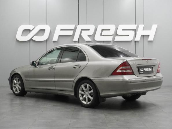 Mercedes-Benz C-Класс II (W203) Рестайлинг с пробегом 2006 года, цена 648 000 рублей, 292246 км, седан, Автокод Объявления