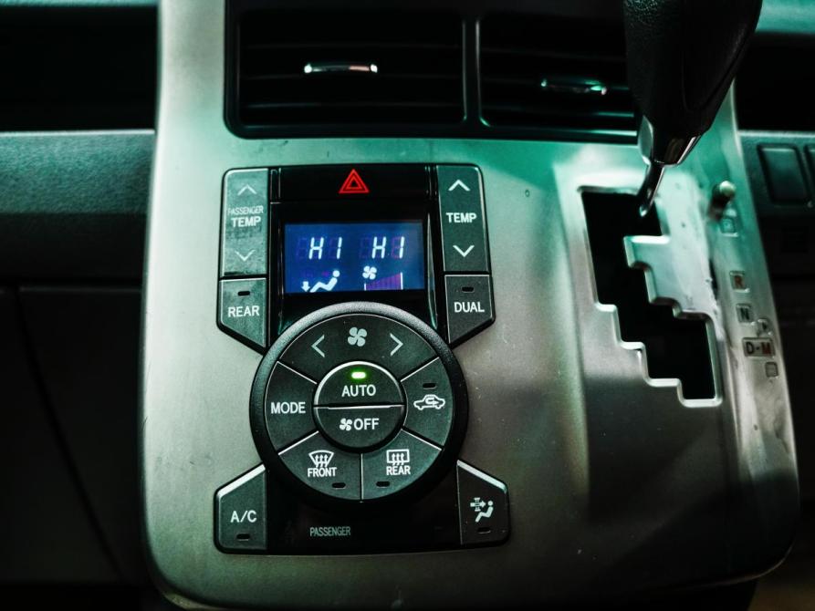 Toyota Noah II (R70) Красноярск  - изображение 18