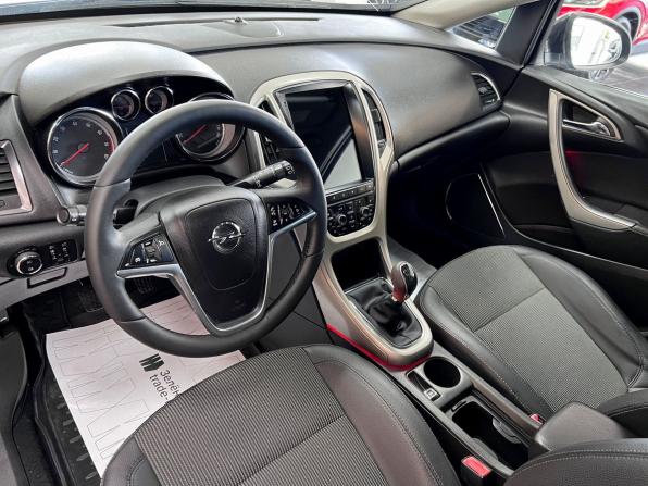 Opel Astra J с пробегом 2011 года, цена 695 000 рублей, 240000 км, хэтчбек, Автокод Объявления