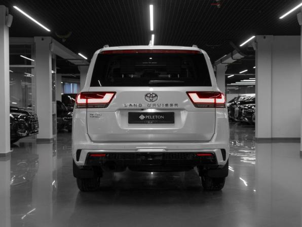 Toyota Land Cruiser 300 Series с пробегом 2024 года, цена 14 250 000 рублей, 34 км, внедорожник, Автокод Объявления