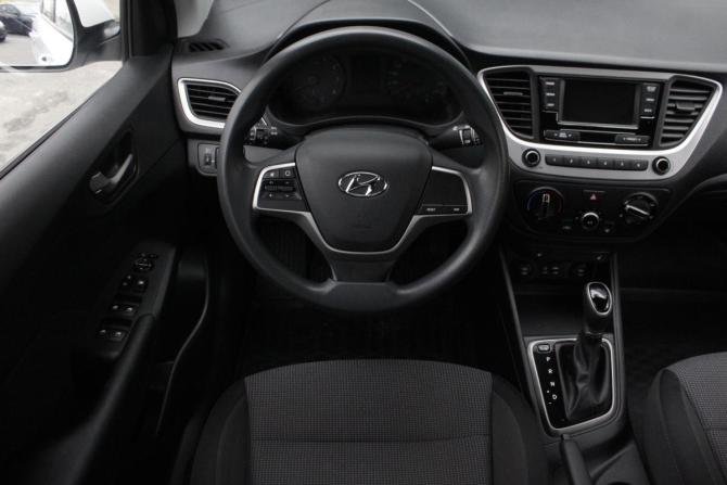 Hyundai Solaris II с пробегом 2018 года, цена 880 000 рублей, 201352 км, седан, Автокод Объявления