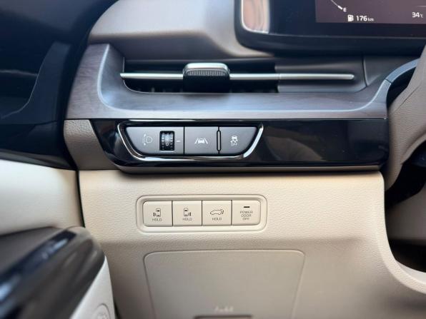 Kia Carnival IV с пробегом 2022 года, цена 3 990 000 рублей, 62742 км, минивэн, Автокод Объявления