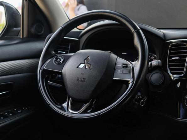Mitsubishi Outlander III Рестайлинг 2 с пробегом 2015 года, цена 2 080 000 рублей, 54450 км, внедорожник, Автокод Объявления