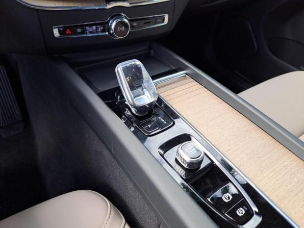 Новый Volvo XC60 II Рестайлинг 2 2026 года, цена 10 490 000 рублей, внедорожник, Автокод Объявления