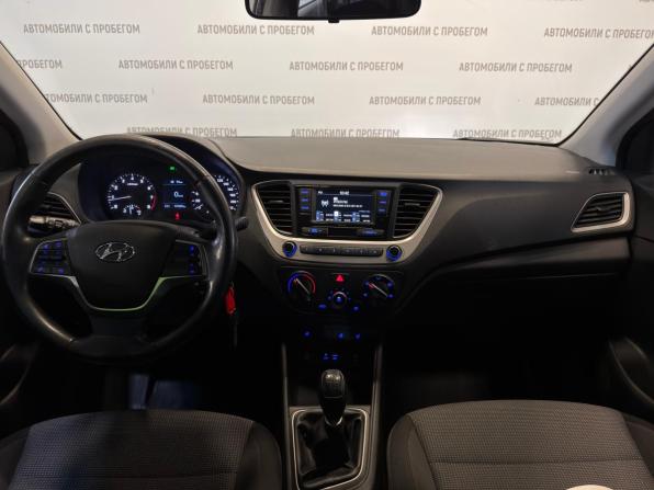 Hyundai Solaris II с пробегом 2018 года, цена 919 000 рублей, 139400 км, седан, Автокод Объявления