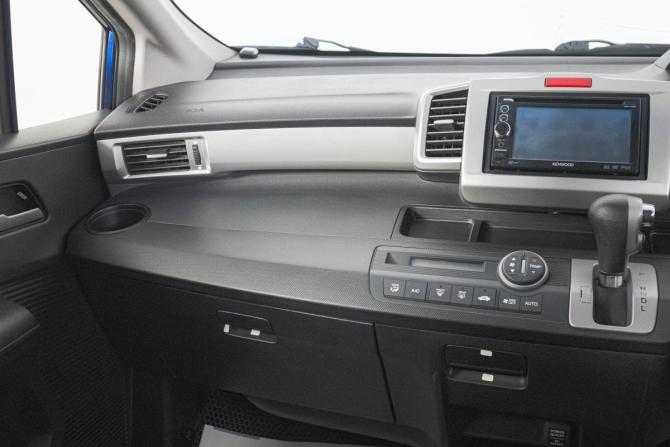 Honda Freed I Рестайлинг с пробегом 2012 года, цена 1 049 000 рублей, 172000 км, компактвэн, Автокод Объявления
