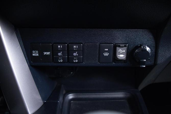 Toyota RAV4 IV (XA40) Рестайлинг с пробегом 2017 года, цена 2 149 000 рублей, 122600 км, внедорожник, Автокод Объявления