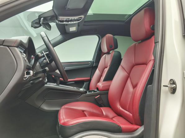 Porsche Macan I Рестайлинг 2 с пробегом 2022 года, цена 7 497 000 рублей, 26611 км, внедорожник, Автокод Объявления