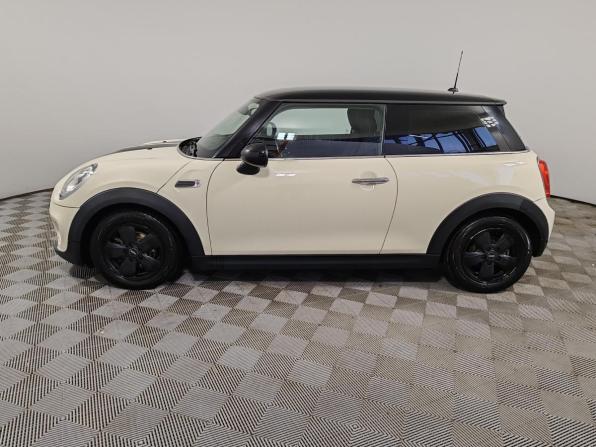 Mini Hatch III (F55/F56) с пробегом 2016 года, цена 1 499 000 рублей, 103429 км, хэтчбек, Автокод Объявления