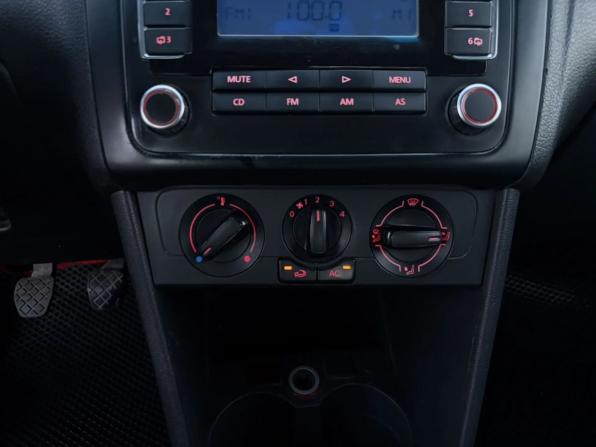 Volkswagen Polo V с пробегом 2011 года, цена 649 000 рублей, 192285 км, седан, Автокод Объявления