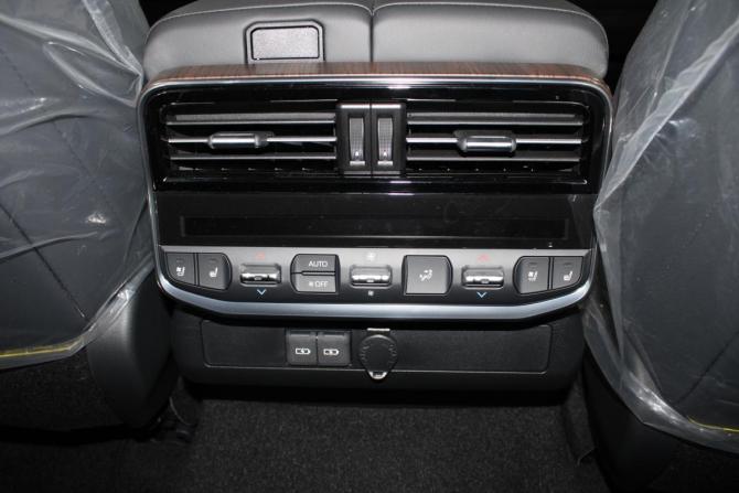 Toyota Land Cruiser 300 Series с пробегом 2025 года, цена 16 700 000 рублей, 10 км, внедорожник, Автокод Объявления