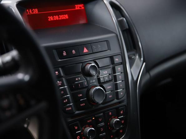 Opel Astra J Рестайлинг с пробегом 2012 года, цена 590 000 рублей, 235414 км, хэтчбек, Автокод Объявления