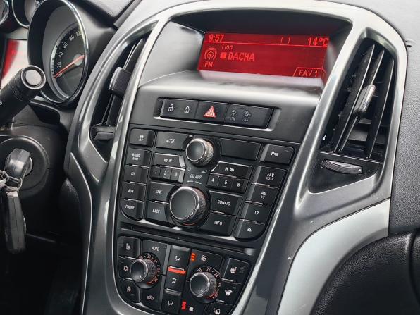 Opel Astra J Рестайлинг с пробегом 2013 года, цена 559 000 рублей, 288910 км, седан, Автокод Объявления