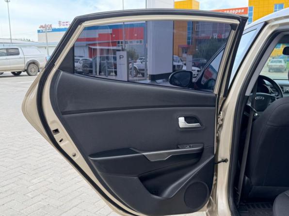 Kia Rio III Рестайлинг с пробегом 2015 года, цена 900 000 рублей, 205761 км, седан, Автокод Объявления