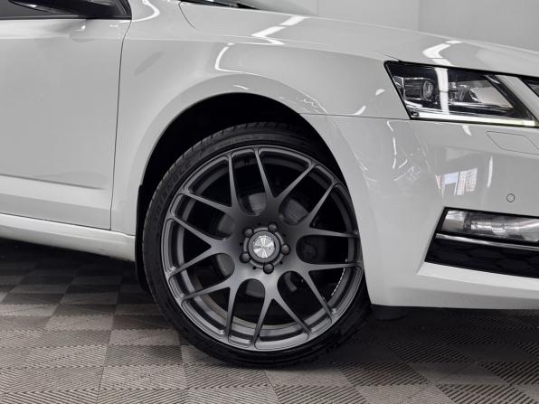 Skoda Octavia III (A7) Рестайлинг с пробегом 2017 года, цена 1 480 000 рублей, 152295 км, лифтбек, Автокод Объявления