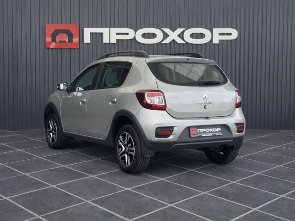 Renault Sandero II Рестайлинг с пробегом 2018 года, цена 1 367 000 рублей, 39772 км, хэтчбек, Автокод Объявления