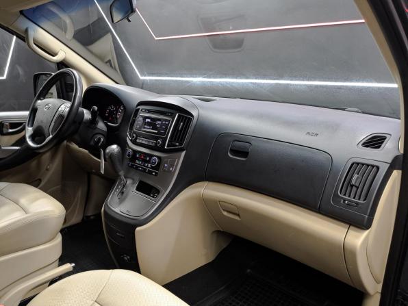 Hyundai H-1 II Рестайлинг с пробегом 2017 года, цена 2 990 000 рублей, 89919 км, минивэн, Автокод Объявления