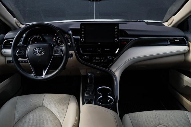 Toyota Camry VIII (XV70) Рестайлинг с пробегом 2021 года, цена 3 800 000 рублей, 102933 км, седан, Автокод Объявления