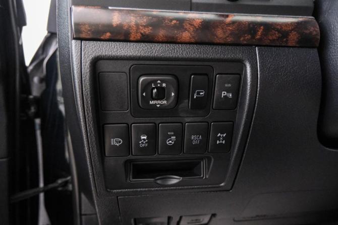 Toyota Land Cruiser 200 Series Рестайлинг 1 с пробегом 2013 года, цена 4 399 000 рублей, 365000 км, внедорожник, Автокод Объявления