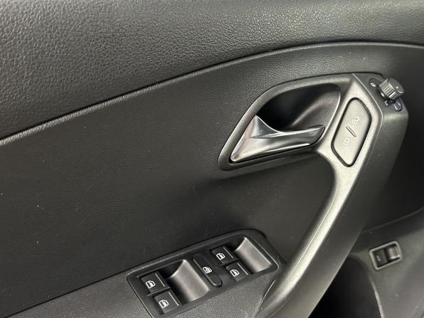 Volkswagen Polo V Рестайлинг с пробегом 2018 года, цена 1 399 000 рублей, 77227 км, седан, Автокод Объявления