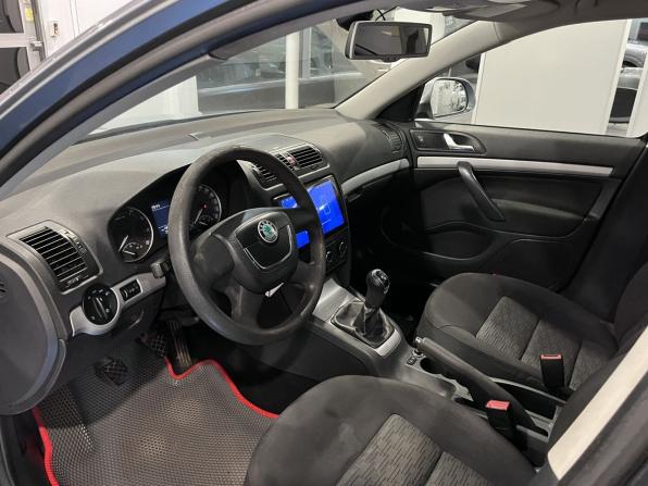 Skoda Octavia II (A5) Рестайлинг с пробегом 2013 года, цена 730 000 рублей, 266458 км, лифтбек, Автокод Объявления