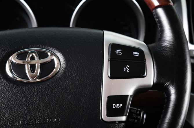 Toyota Land Cruiser 200 Series Рестайлинг 1 с пробегом 2015 года, цена 4 049 000 рублей, 181245 км, внедорожник, Автокод Объявления
