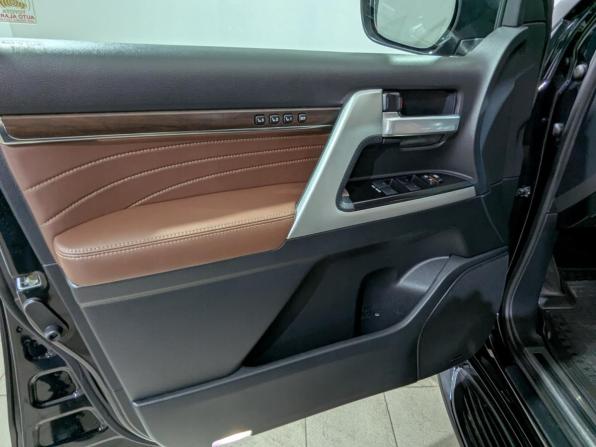 Toyota Land Cruiser 200 Series Рестайлинг 2 с пробегом 2019 года, цена 8 600 000 рублей, 95423 км, внедорожник, Автокод Объявления