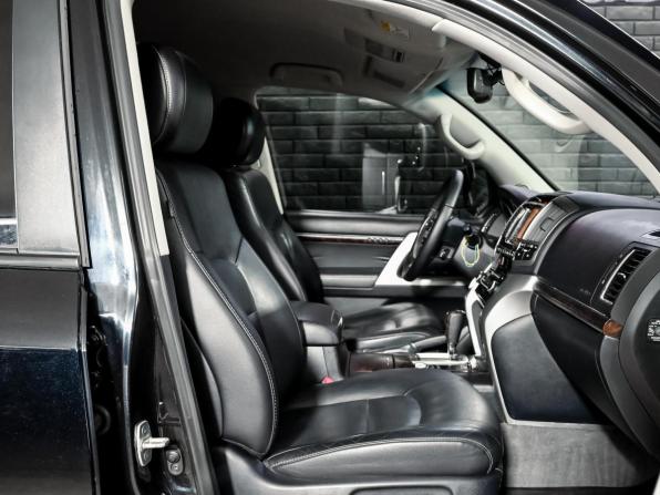 Toyota Land Cruiser 200 Series Рестайлинг 1 с пробегом 2015 года, цена 4 050 000 рублей, 293406 км, внедорожник, Автокод Объявления