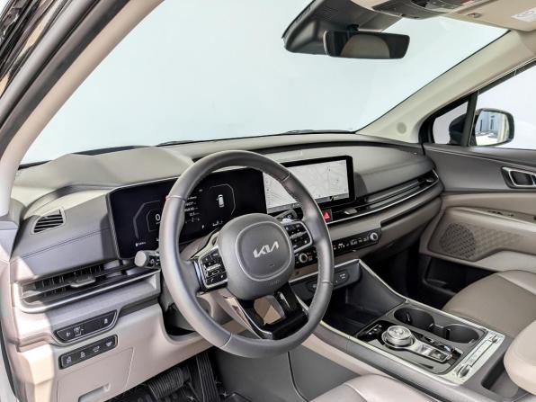 Kia Carnival IV Рестайлинг с пробегом 2024 года, цена 5 880 000 рублей, 19576 км, минивэн, Автокод Объявления