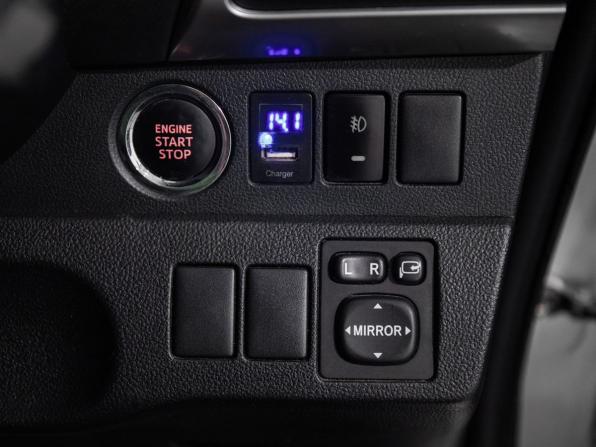 Toyota Ractis II с пробегом 2012 года, цена 975 000 рублей, 72536 км, хэтчбек, Автокод Объявления