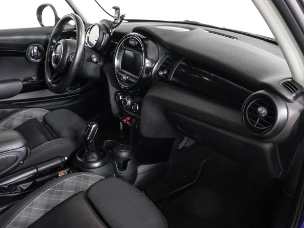 Mini Hatch III (F55/F56) с пробегом 2018 года, цена 1 599 000 рублей, 100294 км, хэтчбек, Автокод Объявления