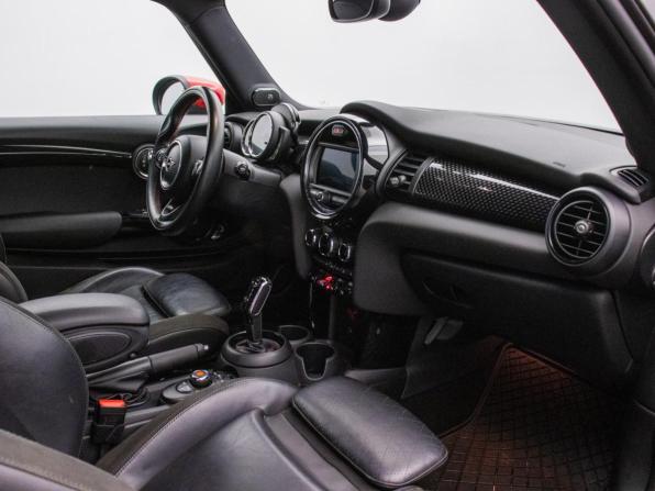 Mini Hatch III (F55/F56) Рестайлинг с пробегом 2019 года, цена 2 700 000 рублей, 64483 км, хэтчбек, Автокод Объявления