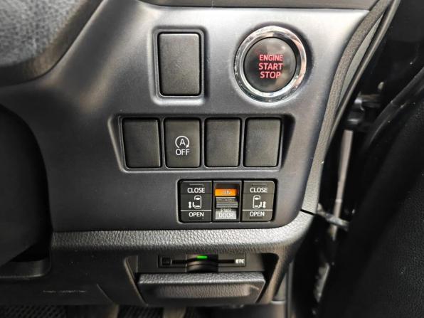 Toyota Voxy III (R80) с пробегом 2015 года, цена 1 800 000 рублей, 264580 км, минивэн, Автокод Объявления