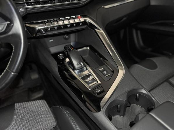 Peugeot 3008 II Рестайлинг с пробегом 2021 года, цена 2 375 000 рублей, 52878 км, внедорожник, Автокод Объявления