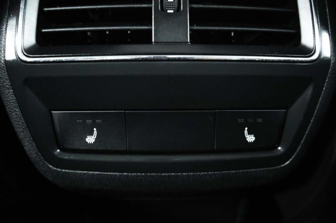 Skoda Karoq I с пробегом 2020 года, цена 2 419 000 рублей, 113711 км, внедорожник, Автокод Объявления