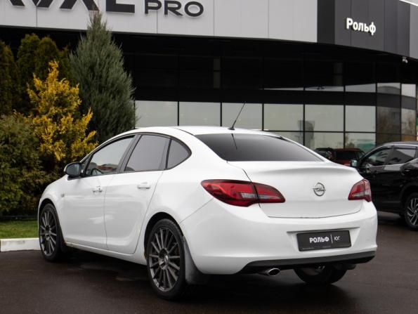 Opel Astra J Рестайлинг с пробегом 2013 года, цена 638 000 рублей, 301528 км, седан, Автокод Объявления