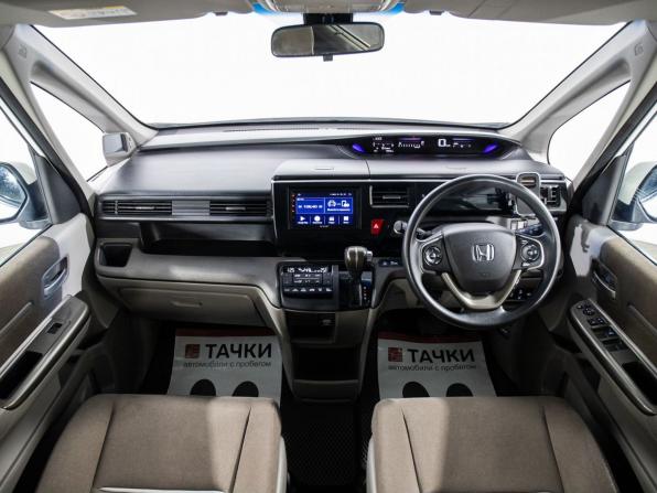 Honda Stepwgn V с пробегом 2016 года, цена 1 880 000 рублей, 155550 км, минивэн, Автокод Объявления
