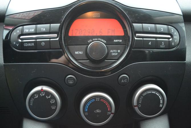 Mazda 2 II Рестайлинг (DE2) с пробегом 2011 года, цена 890 000 рублей, 72063 км, хэтчбек, Автокод Объявления