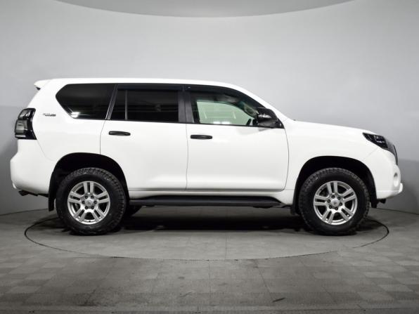 Toyota Land Cruiser Prado 150 Series Рестайлинг 1 с пробегом 2016 года, цена 2 690 000 рублей, 284350 км, внедорожник, Автокод Объявления