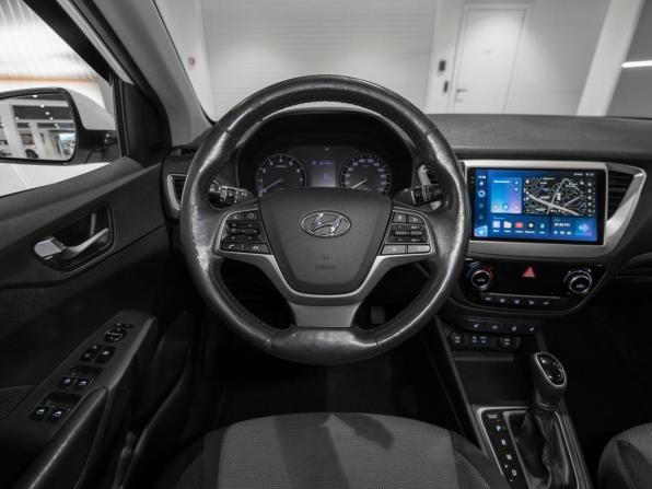 Hyundai Solaris II с пробегом 2018 года, цена 1 350 000 рублей, 168493 км, седан, Автокод Объявления