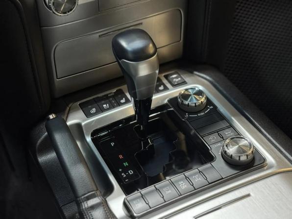 Toyota Land Cruiser 200 Series Рестайлинг 2 с пробегом 2019 года, цена 7 997 000 рублей, 130780 км, внедорожник, Автокод Объявления