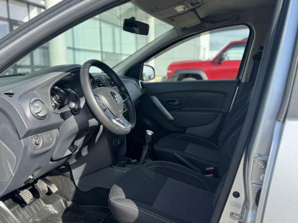 Renault Sandero II Рестайлинг с пробегом 2021 года, цена 1 155 000 рублей, 53855 км, хэтчбек, Автокод Объявления