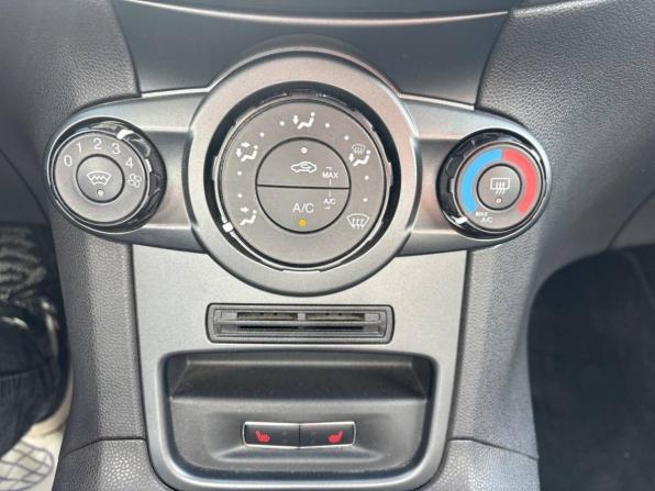 Ford Fiesta Mk6 Рестайлинг с пробегом 2016 года, цена 1 020 000 рублей, 30000 км, хэтчбек, Автокод Объявления