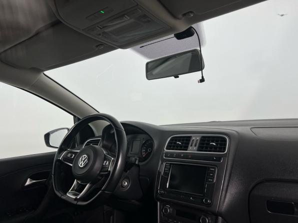 Volkswagen Polo V Рестайлинг с пробегом 2018 года, цена 1 385 000 рублей, 77000 км, седан, Автокод Объявления