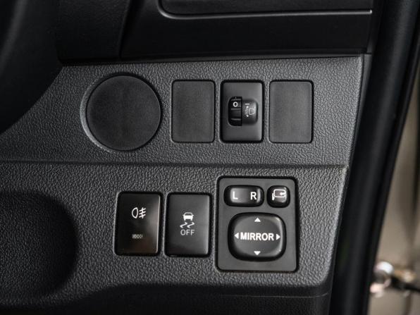 Toyota Ractis II с пробегом 2015 года, цена 875 000 рублей, 176000 км, хэтчбек, Автокод Объявления