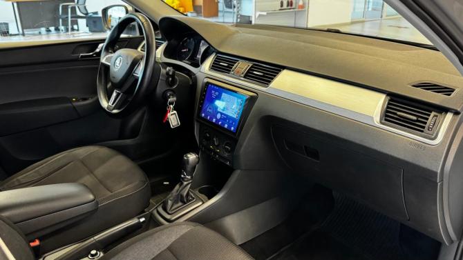 Skoda Rapid I с пробегом 2016 года, цена 1 075 000 рублей, 119884 км, лифтбек, Автокод Объявления