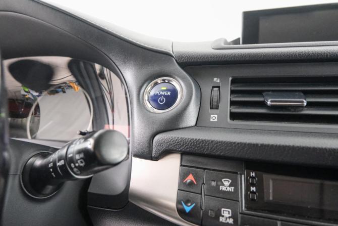 Lexus CT I Рестайлинг 2 с пробегом 2019 года, цена 2 189 000 рублей, 117000 км, хэтчбек, Автокод Объявления