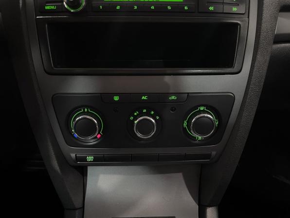 Skoda Octavia II (A5) Рестайлинг с пробегом 2013 года, цена 735 000 рублей, 235334 км, лифтбек, Автокод Объявления