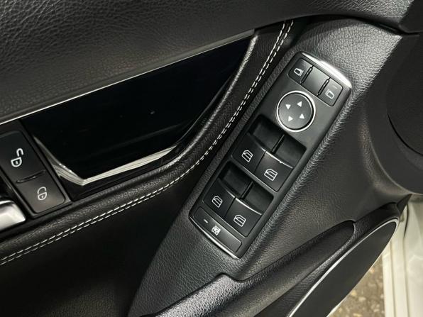 Mercedes-Benz C-Класс III (W204) Рестайлинг с пробегом 2011 года, цена 1 345 000 рублей, 253542 км, седан, Автокод Объявления